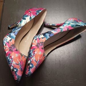 Ladies fashion pumps